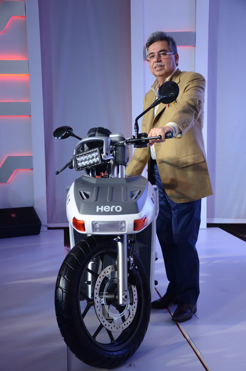 Illustration for article titled RNT, un scooter híbrido con motor turbodiesel y tracción a dos ruedas